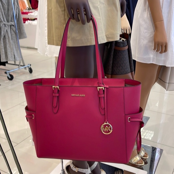 Michael Kors Gilly Large Drawstring Travel Leather Top Zip Tote
Carmine Pink
NWT - Picture 2 of 16